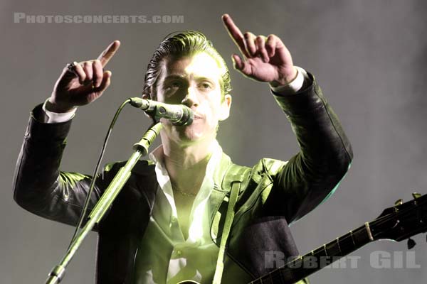 ARCTIC MONKEYS - 2014-08-22 - SAINT CLOUD - Domaine National - Grande Scene - 